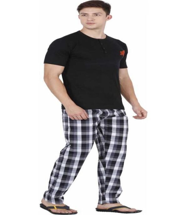 Men Solid, Checkered Black Top & Pyjama Set - Image 3